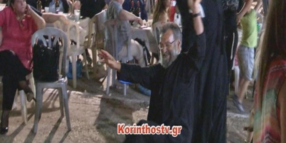 Το τσάμικο ενός παπά από την Κορινθία που έγινε viral [βίντεο]