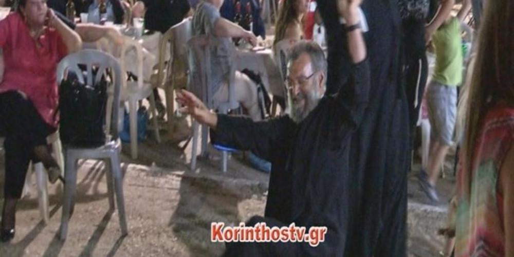 Ο μερακλής παπάς χόρεψε τσάμικο και τρέλανε κόσμο [βίντεο]