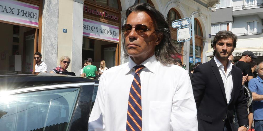 Απίστευτο βίντεο: Ο Ψινάκης βρίζει τον Βαρθακούρη στο αεροπλάνο