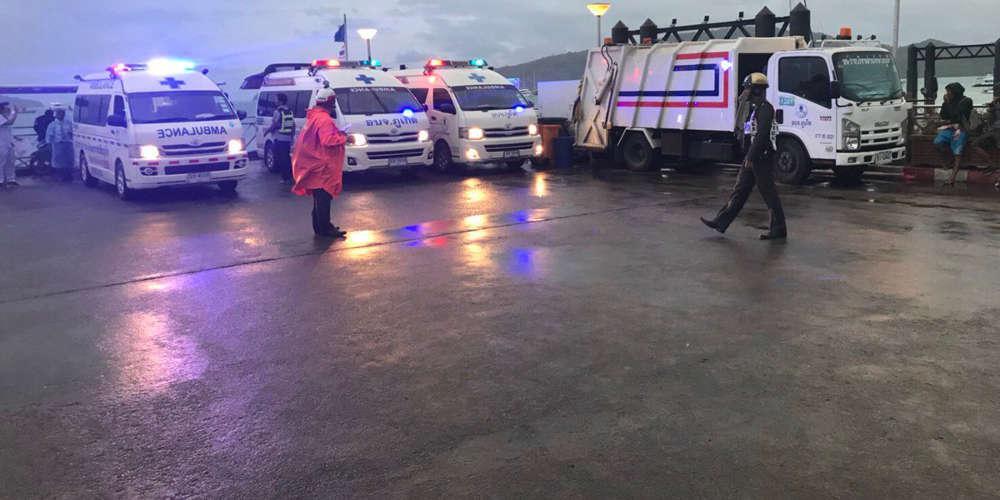 Νέο θρίλερ στην Ταϊλάνδη: Δεκάδες αγνοούμενοι από τη βύθιση τουριστικού σκάφους [εικόνες]
