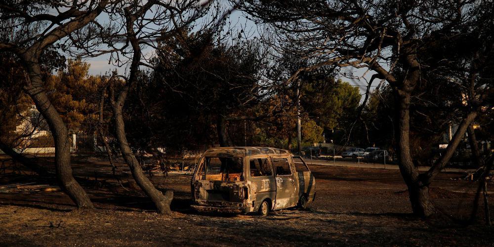 Μπάχαλο με τις μακάβριες λίστες νεκρών και αγνοουμένων από την πυρκαγιά