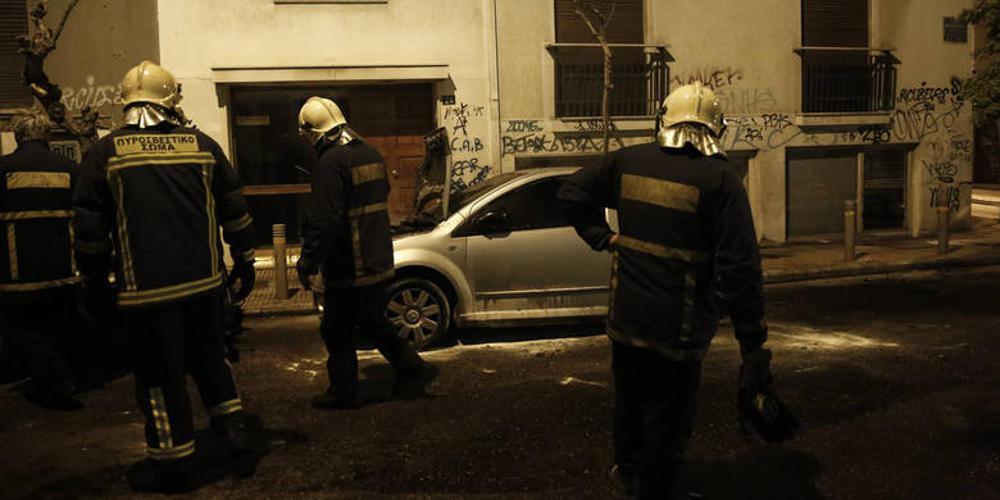 Τρόμος στον Κολωνό: Κινδύνευσαν παιδιά μετά από εμπρησμό αυτοκινήτου