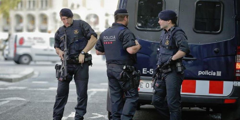 Μετανάστες έτρεχαν ανάμεσα σε λουόμενους για να ξεφύγουν από την ισπανική αστυνομία