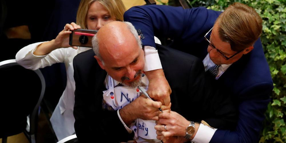 Επεισόδιο με δημοσιογράφο στη συνέντευξη Τραμπ-Πούτιν [εικόνες & βίντεο]