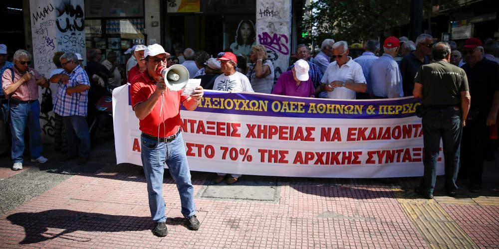 Ξεκίνησε η καταβολή συντάξεων και επιδομάτων - Όλες οι ημερομηνίες