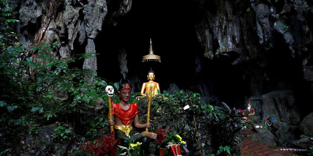 Ζωντανά εντοπίστηκαν τα 12 αγόρια και ο προπονητής τους που αγνοούνταν στην Ταϊλάνδη