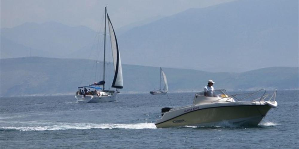 Τραγωδία στην Κύπρο: Νεκρή γυναίκα από ανατροπή σκάφους