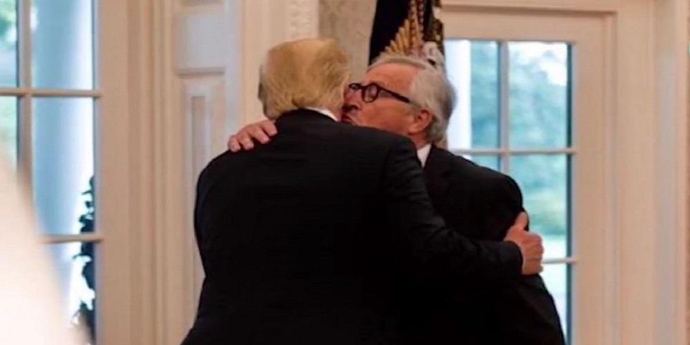 Πρωτοβουλία Τραμπ το... «σταυρωτό» φιλί με τον Γιούνκερ!