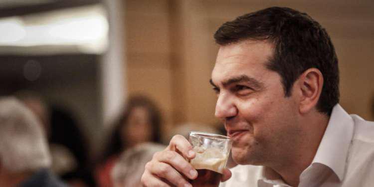 FT: Ο ΣΥΡΙΖΑ έγινε ΠΑΣΟΚ και ο Τσίπρας από Λένιν του Αιγαίου, ντάρλινγκ των Ευρωπαίων