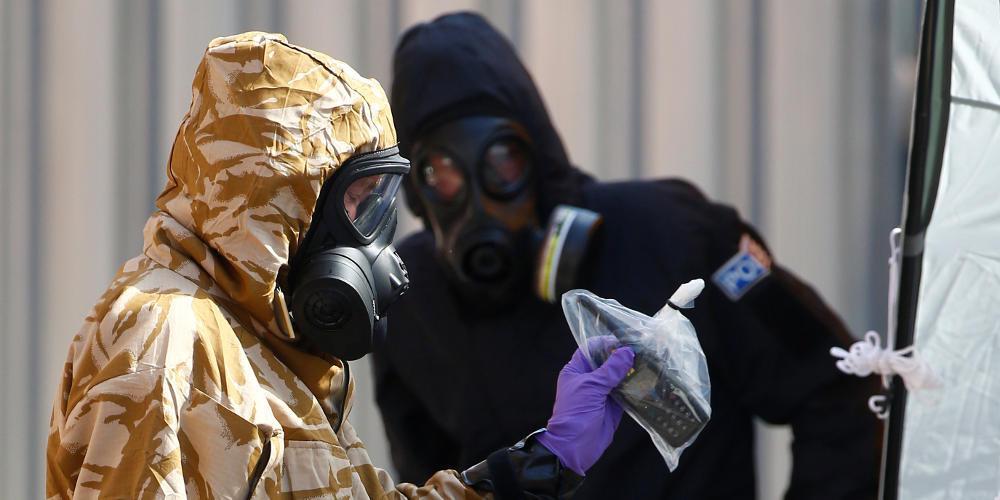 Αποκάλυψη: Έβαλαν τον Νόβιτσοκ σε μπουκάλι αρώματος στην Βρετανία