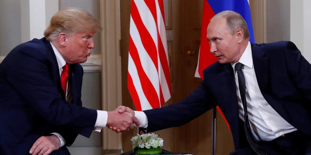 Χειραψία αμηχανίας στη συνάντηση Πούτιν-Τραμπ [εικόνες]