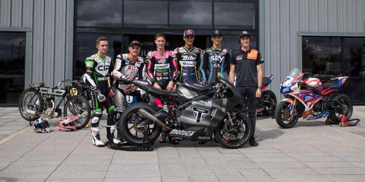 Επίδειξη μοτοσυκλέτας Moto2 με κινητήρα Triumph