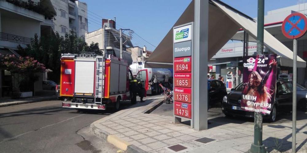 Μεγάλη φωτιά σε βενζινάδικο στο Αγρίνιο – Δύο γυναίκες στο νοσοκομείο [εικόνες]