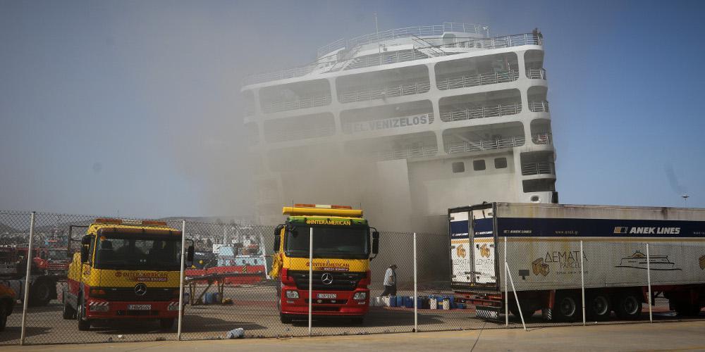 Βίντεο από τις προσπάθειες κατάσβεσης μέσα από το «Ελευθέριος Βενιζέλος»