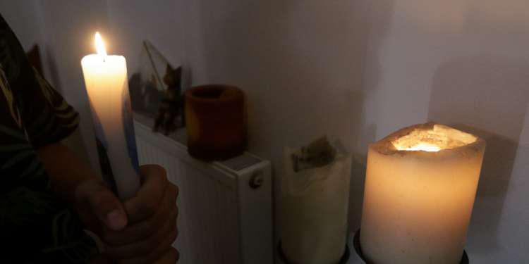 Διακοπή ρεύματος Ζωή στο σκοτάδι στην Δράμα: «Ανάβουμε φωτιά και βάζουμε την κατσαρόλα για να μαγειρεύουμε»
