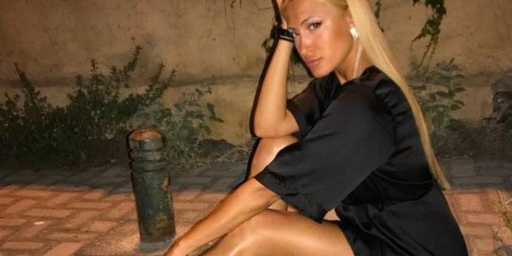 Η Τούνη βγαίνει από τη θάλασσα και το μπικίνι μετατοπίζεται επικίνδυνα [εικόνα]