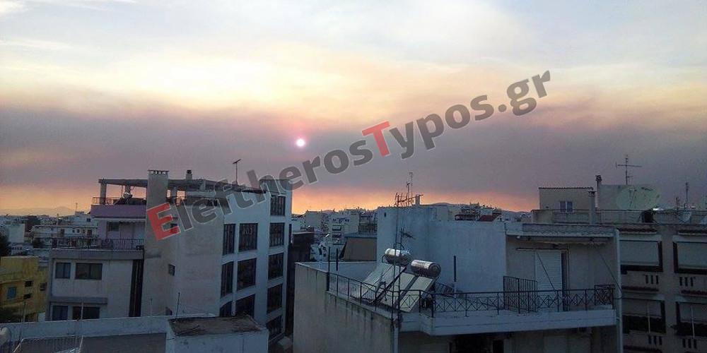 Σκέπασαν την Αττική οι καπνοί από την πυρκαγιά στην Εύβοια [εικόνες]