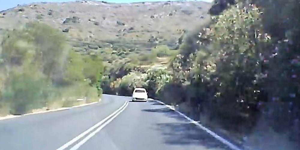 Βίντεο-σοκ: Αυτοκίνητο μπαίνει στην αντίθετη λωρίδα και από τύχη δεν είχαμε θύματα