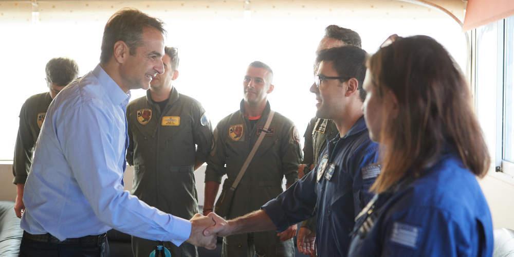 Την βάση των καναντέρ επισκέφθηκε ο Κυριάκος Μητσοτάκης όπου συνομίλησε με πιλότους