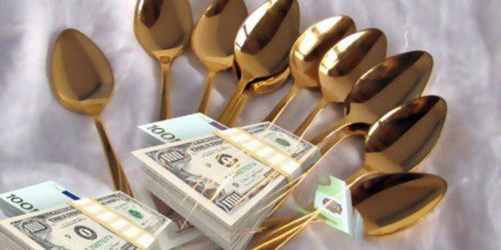 Οι Έλληνες χρήστες του Twitter δεν θα μπορούσαν να μην σχολιάσουν με τον δικό τους χιουμοριστικό τρόπο την έξοδο της Ελλάδας από τα μνημόνια.