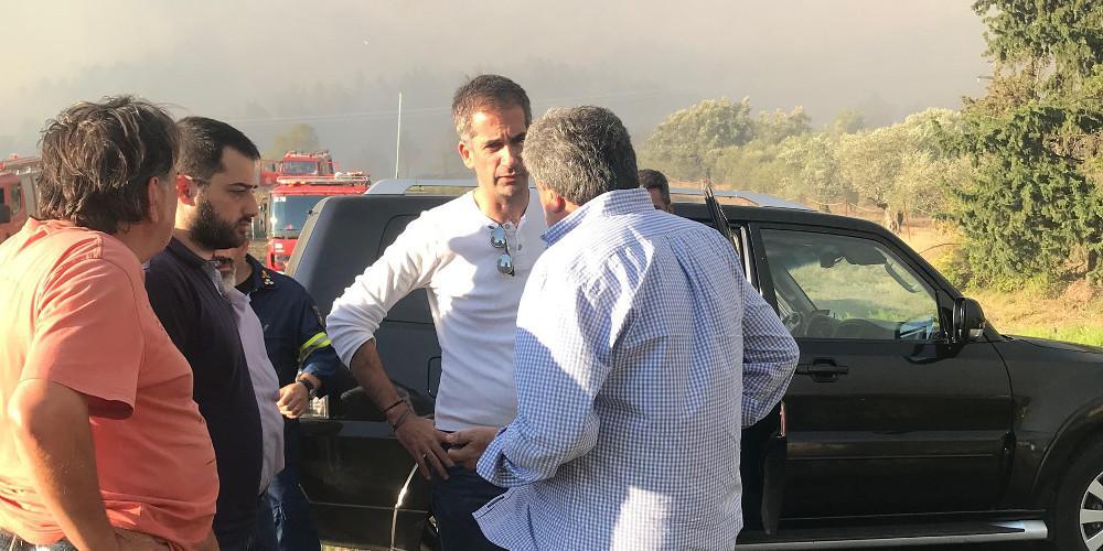 Μπακογιάννης: Οι ισχυροί άνεμοι αλλάζουν διαρκώς την κατεύθυνση της φωτιάς στην Εύβοια