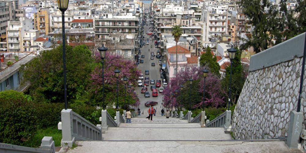 Κτηνωδία στην Πάτρα: Δηλητηρίασαν σκυλάκια κοντά στο κτίριο της ΕΡΤ στο Δασύλλιο