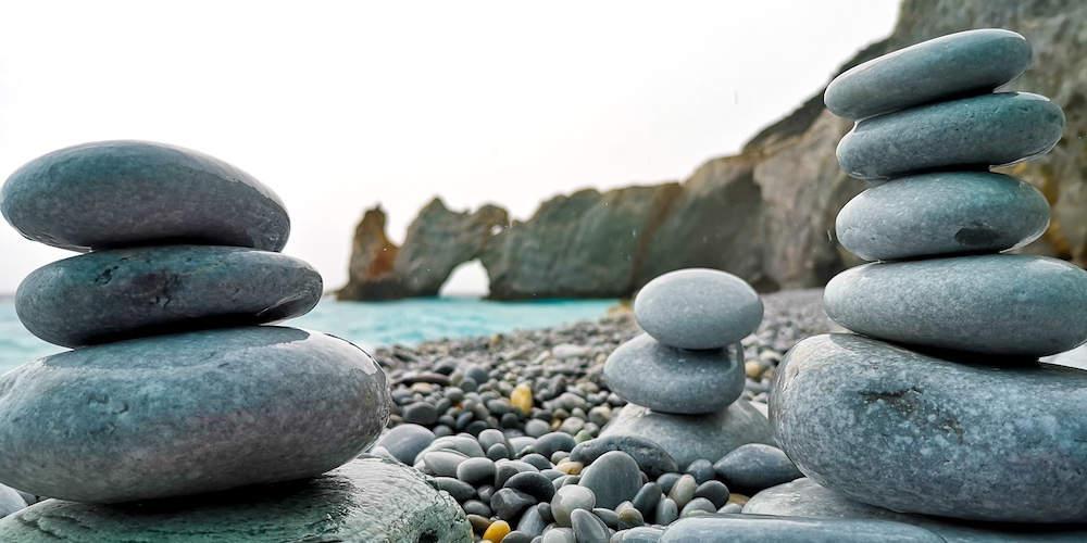 «Πάρτε φωτογραφίες, όχι βότσαλα» - Μέχρι 1.000 ευρώ πρόστιμο αν πάρεις βότσαλα από παραλία στη Σκιάθο [εικόνες]