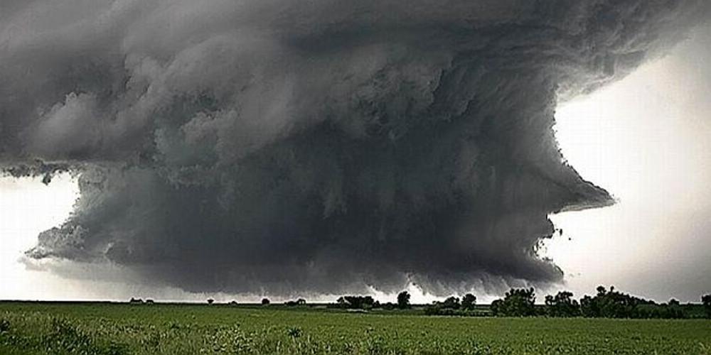 Σε συναγερμό η Χαβάη για την επέλαση του ισχυρού τυφώνα Lane