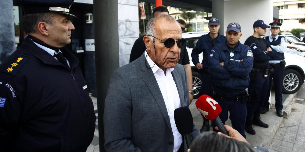 Επίθεση αγνώστων στο πρακτορείο του Βασίλη Κωνσταντίνου