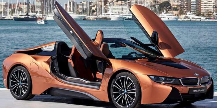 Η BMW i8 Roadster διακρίνεται για το τεχνολογικό της επίπεδο