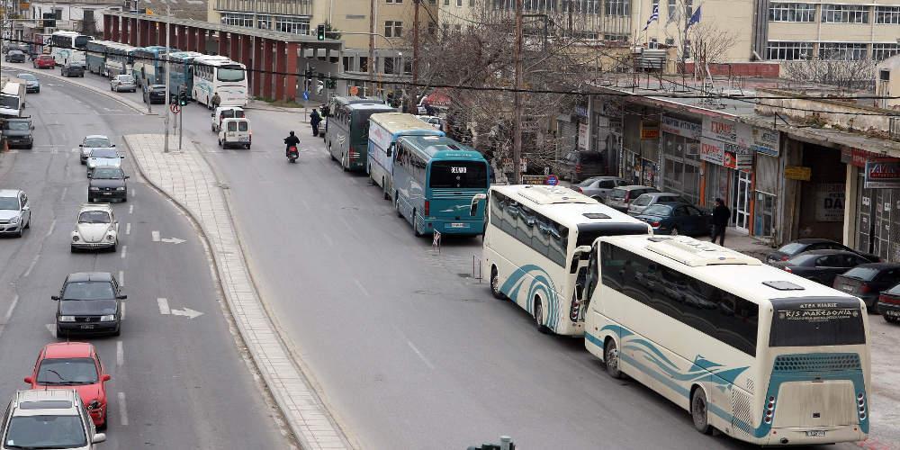 Πέταξαν πέτρες σε λεωφορείο του ΚΤΕΛ και έσπασαν παράθυρο! [εικόνες & βίντεο]