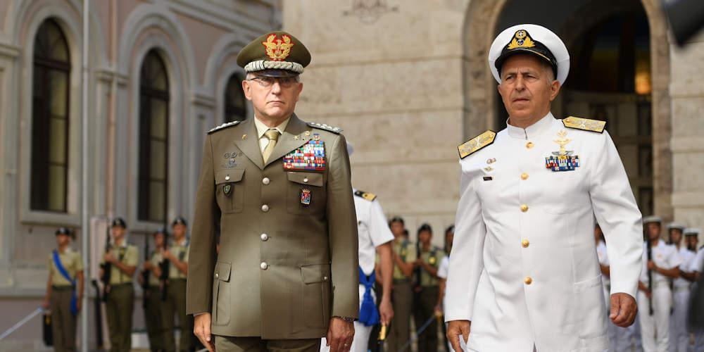 Επίσκεψη του Αρχηγού ΓΕΕΘΑ στην Ιταλία – Γιατί παρασημοφορήθηκε