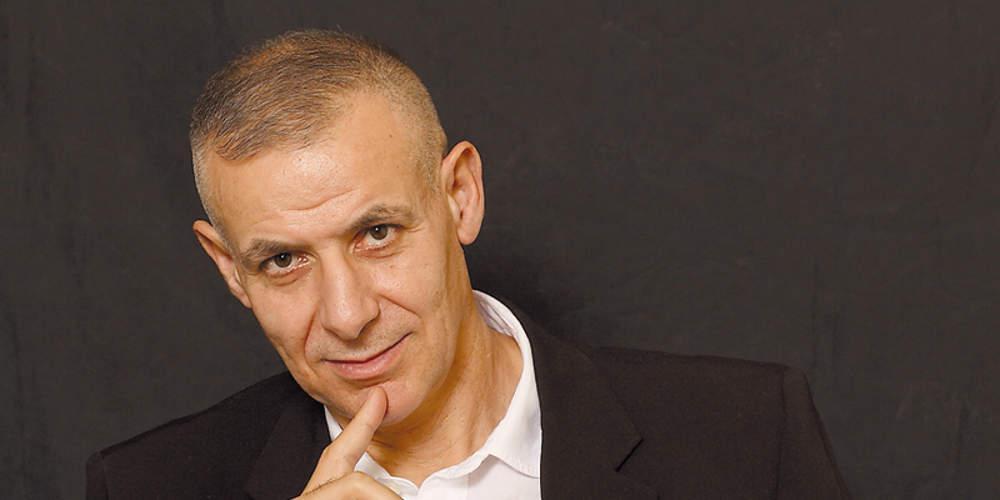 Ο Δημοσθένης Δαββέτας στον Ελεύθερο Τύπο για την έκθεση Ελλήνων εικαστικών στο Παρίσι