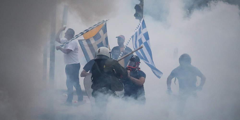 Να συλληφθούν τρεις άνδρες των ΜΑΤ που φώναζαν «Βούλγαροι» ζήτησε η εισαγγελέας