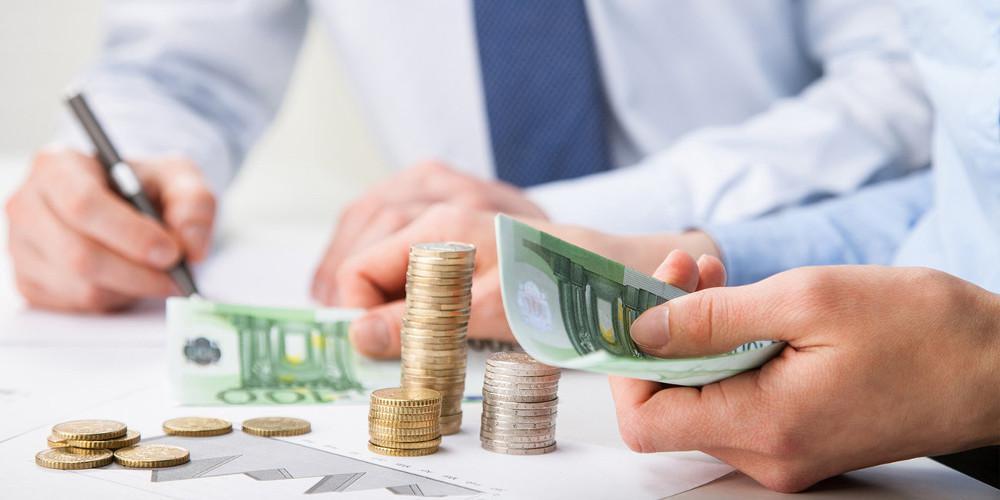 Φορολογικές ελαφρύνσεις 1,5 δισ. το 2026 για 4 εκατ. πολίτες – Αλλαγές σε ενοίκια, τεκμήρια και φορολόγηση νέων και οικογενειών