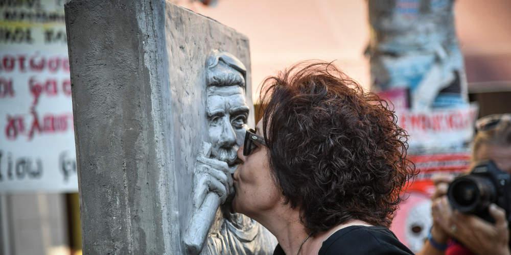 Αυτοψία του «Ε.Τ.» στη γειτονιά του Παύλου Φύσσα – Τι λέει η μητέρα του, Μάγδα