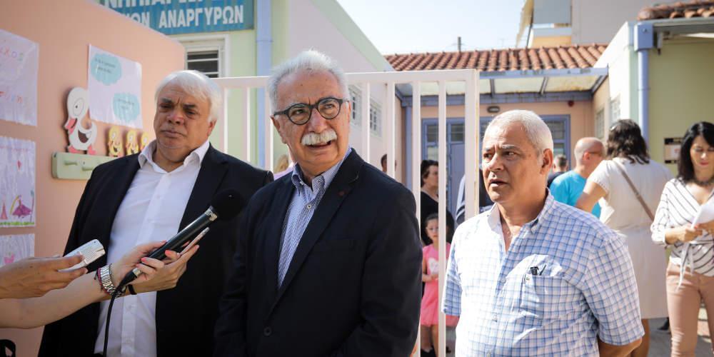 Λύση Γαβρόγλου να ξεκινούν τα σχολεία στις 9 ενώ οι εκπαιδευτικοί καταγγέλλουν ελλείψεις