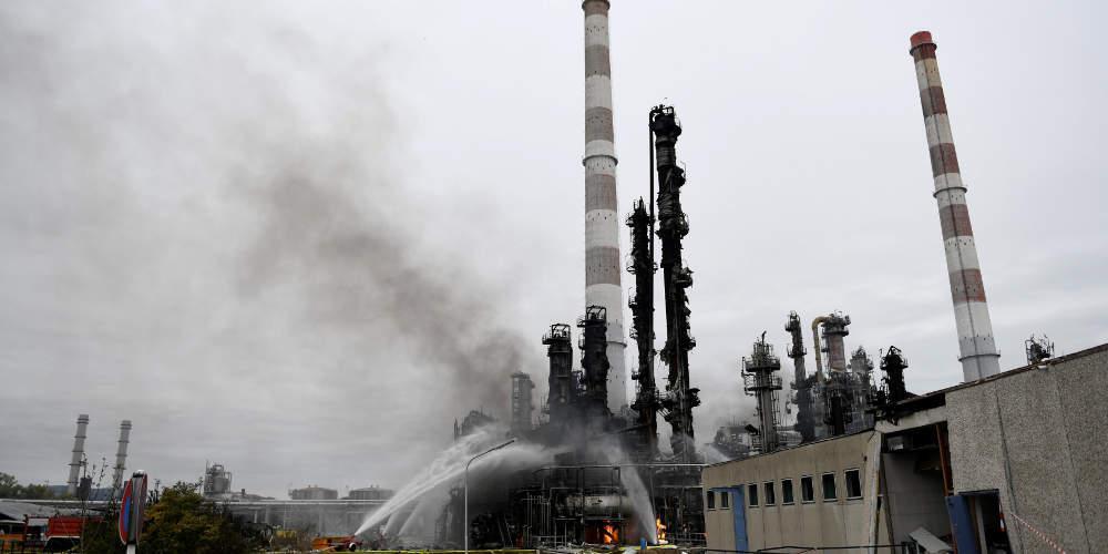 Υπό έλεγχο η πυρκαγιά σε διυλιστήριο στη Γερμανία – 10 τραυματίες και έρευνα σε εξέλιξη