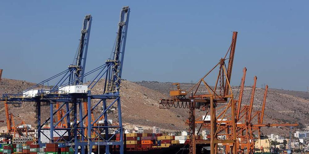 Συγκέντρωση διαμαρτυρίας έξω από τον ΣΕΠ στον Πειραιά