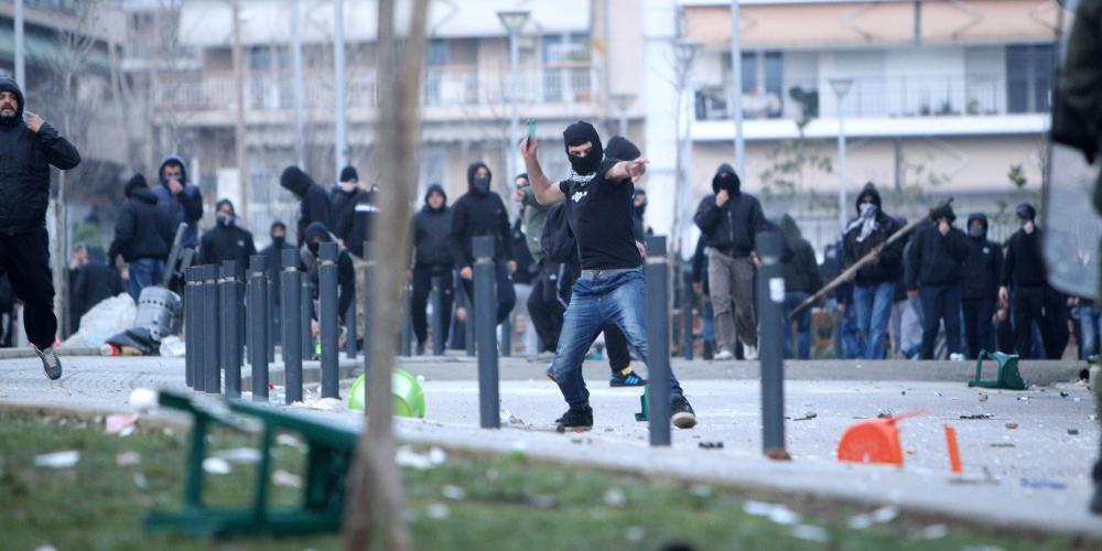 Απετράπη σύγκρουση χούλιγκανς στους Αμπελόκηπους την Κυριακή το βράδυ