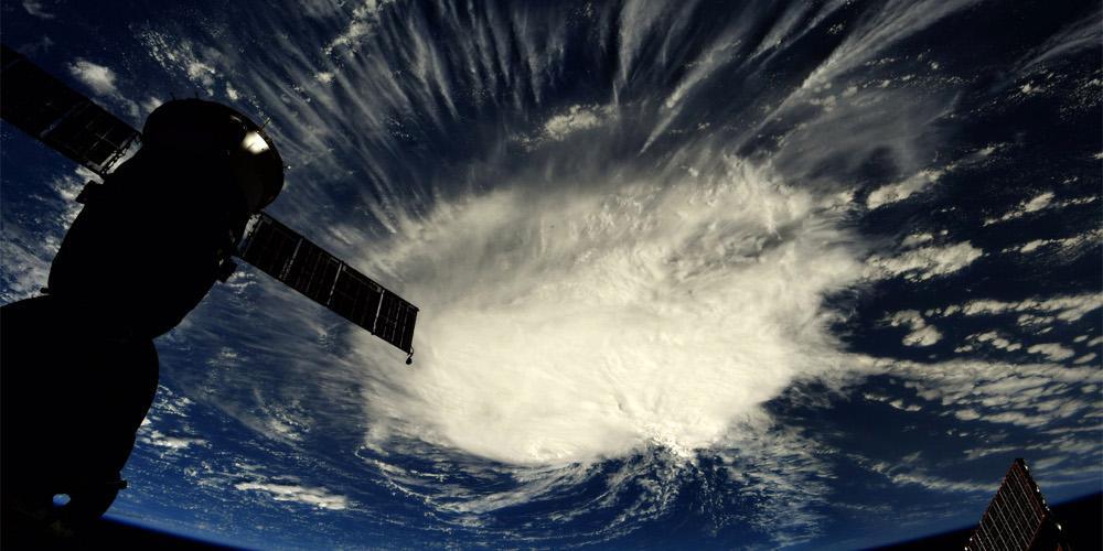 «Ξεφούσκωσε» σε κατηγορία 2 η Φλόρενς – Παραμένει ο κίνδυνος