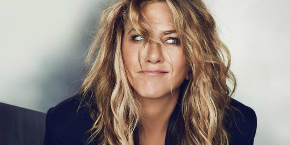 Η Τζένιφερ Άνιστον απέχει από τα ραντεβού και δεν μιλάει για τον Θερού