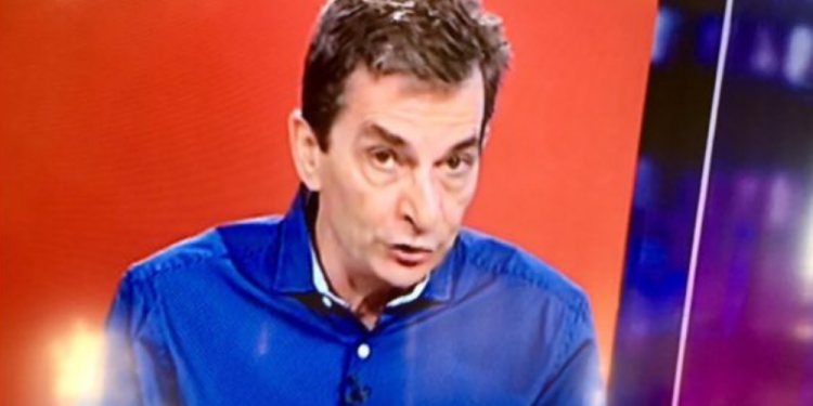 Επιμένει ο δημοσιογράφος Σωτήρης Καψώχας στο σχόλιο του κατά Μητσοτάκη και εγκαλεί την ΕΣΗΕΑ