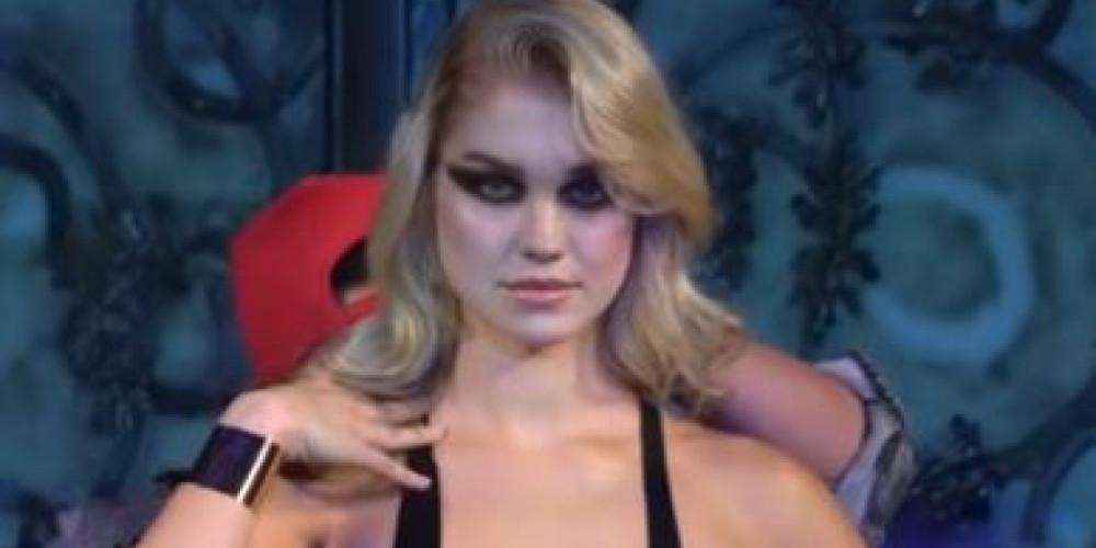 Μοντέλα έκαναν πασαρέλα μόνο με κολλητική ταινία στα επίμαχα σημεία [βίντεο]