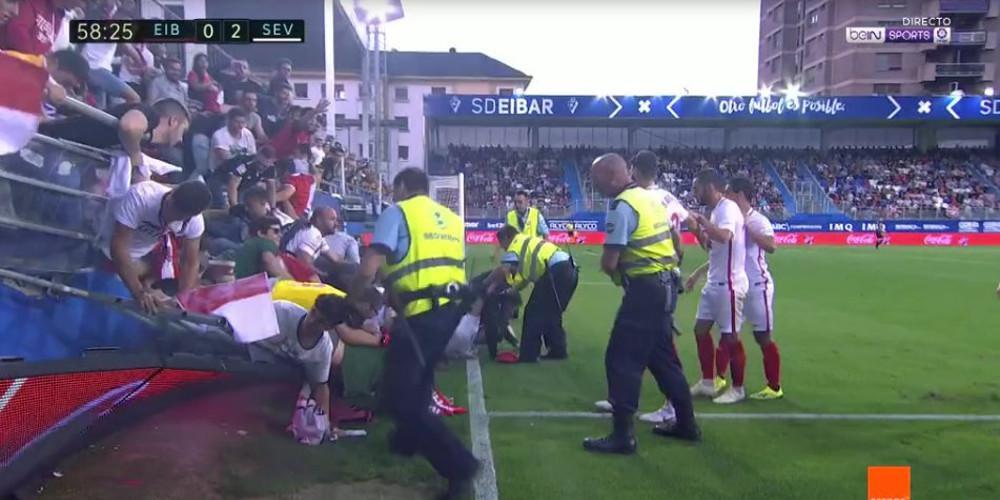 Κατέρρευσε κερκίδα την ώρα του αγώνα Εϊμπάρ – Σεβίλλη στην Ισπανία [βίντεο]