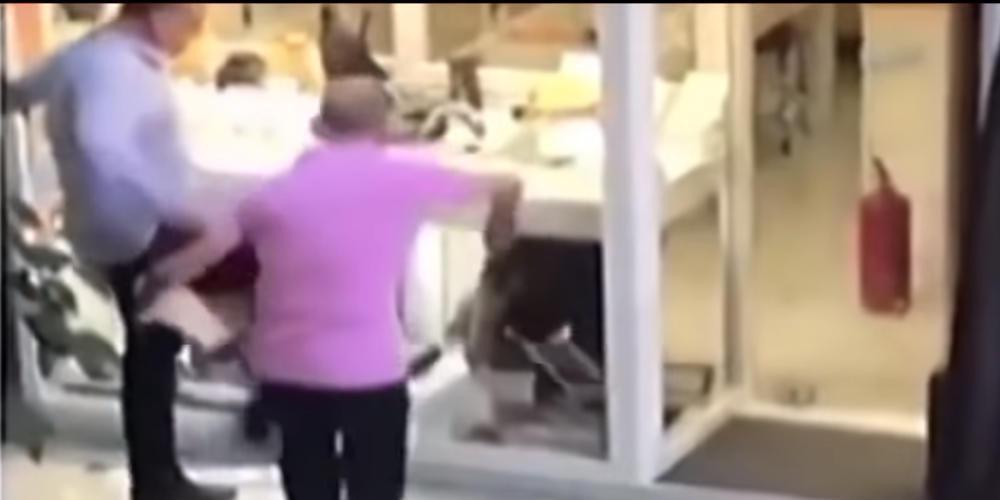 Τι λέει ο μεσίτης που κλώτσησε τον Ζακ Κωστόπουλο [βίντεο]