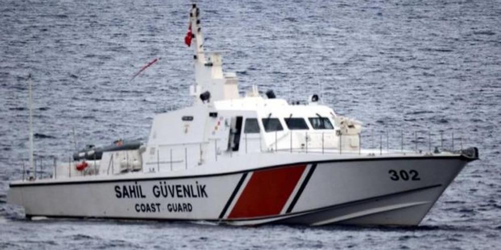 Πρόκληση εν μέσω «Γαλάζιας Πατρίδας»: Τουρκική δείχνει την Κύπρο αφίσα του υπουργείου Άμυνας [εικόνα]