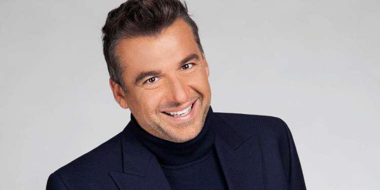 Ο Γιώργος Λιάγκας μέσα από το νέο του σπίτι μαζί με τα παιδιά του