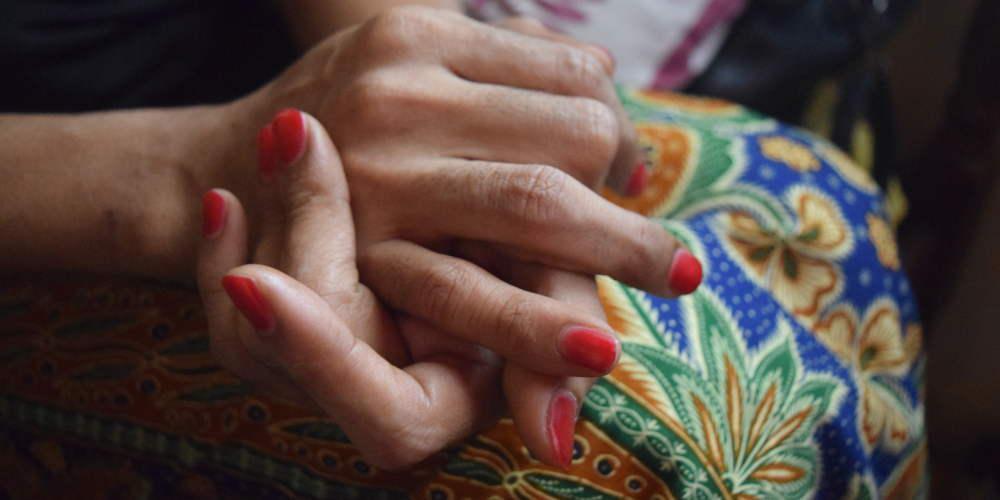 Με βουρδουλιές τιμωρήθηκαν για τον λεσβιακό τους έρωτα δύο γυναίκες στην Μαλαισία