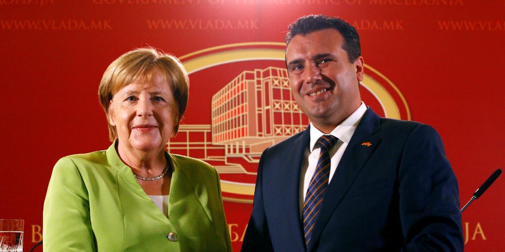 Στα Σκόπια η Μέρκελ - Με αγγελίες και φιλιά την υποδέχτηκε ο Ζάεφ